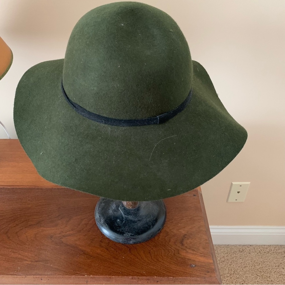 Ladies wool hat